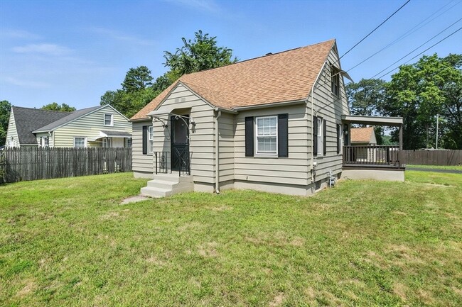 Building Photo - 1118 Boston Rd