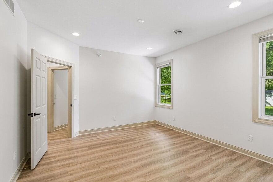 Building Photo - 8844 Pascal Ave