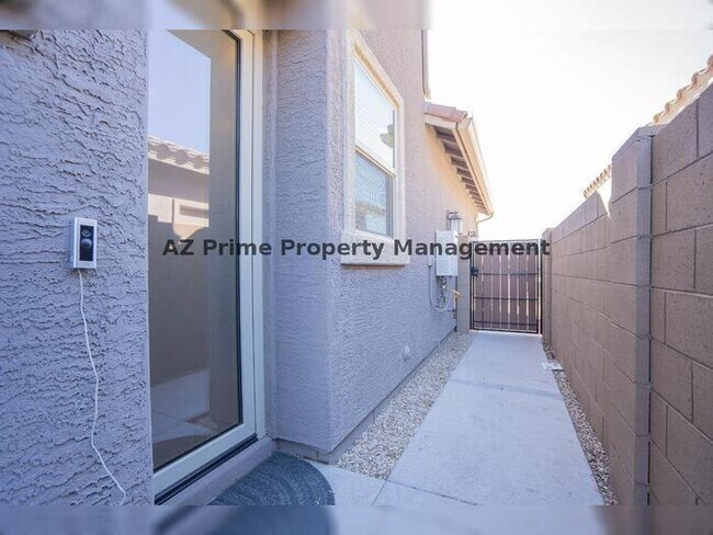 Building Photo - 3719 S 63rd Dr