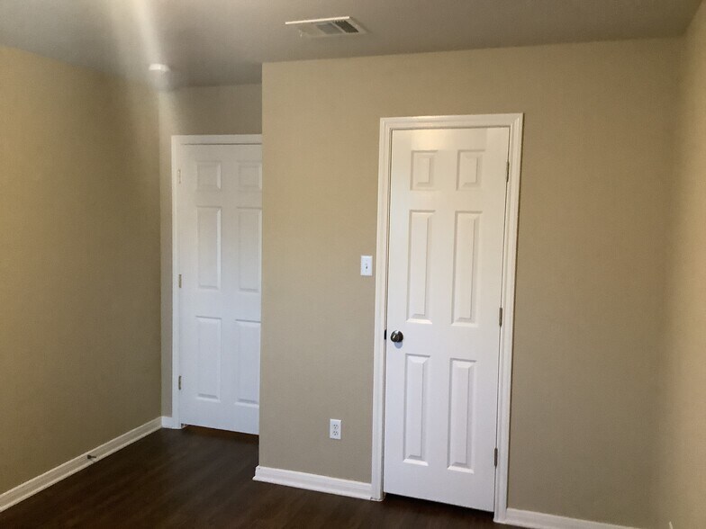 Building Photo - 3800 Veiled Falls Dr