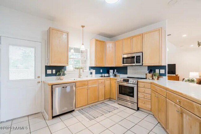 Building Photo - 204 Student Ln