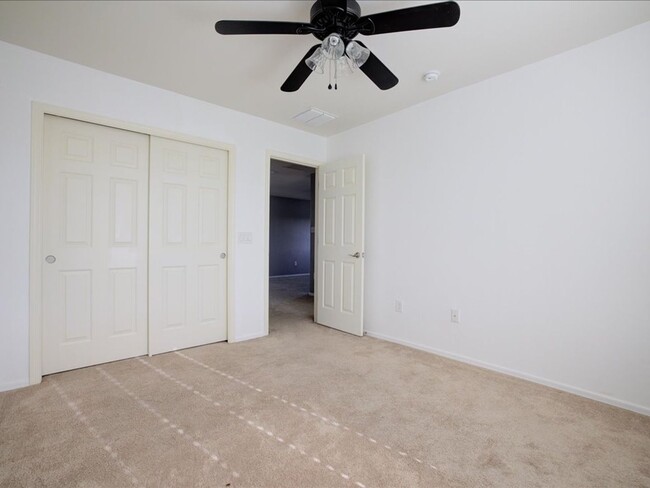 Building Photo - 3 Bedroom 2 1/2 Bathroom