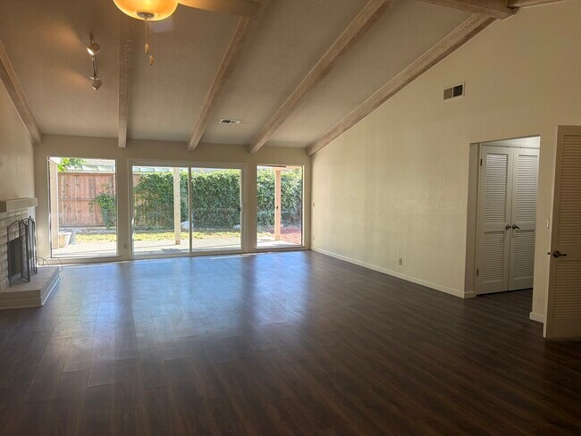 Building Photo - 8016 Sawgrass Cir