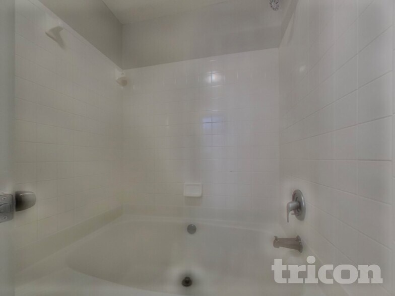 Building Photo - 911 Bentley Dr