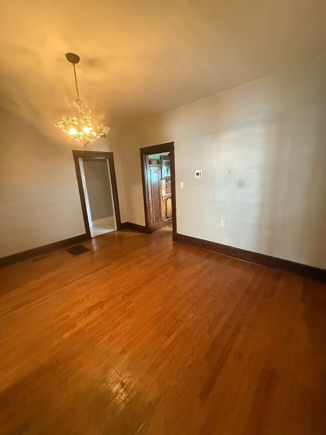 Building Photo - 3 Bed/1 Bath Home with Cellar
