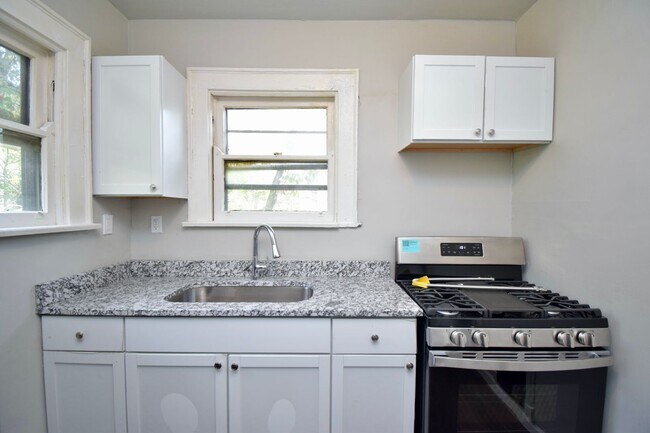 Building Photo - 6306 Chandler St