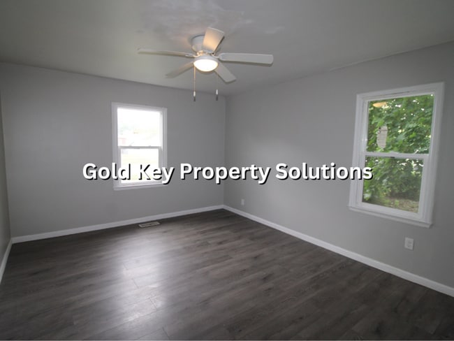 Building Photo - Attractive 2 BR 1 BA House with Garage and...