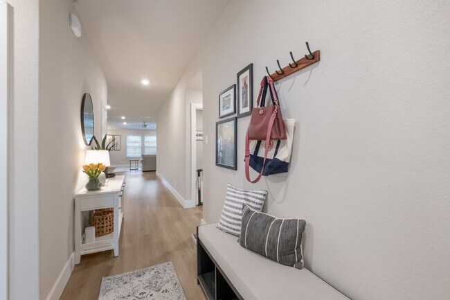 Building Photo - Jewel Curve Gem