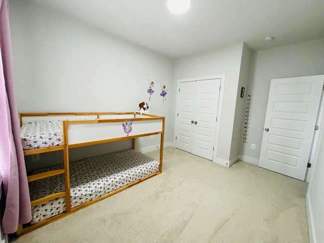 Building Photo - 594 Hazel Dr