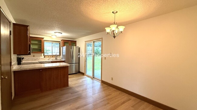 Building Photo - Charming 3BD | 1.5BA - **Lake Oswego**