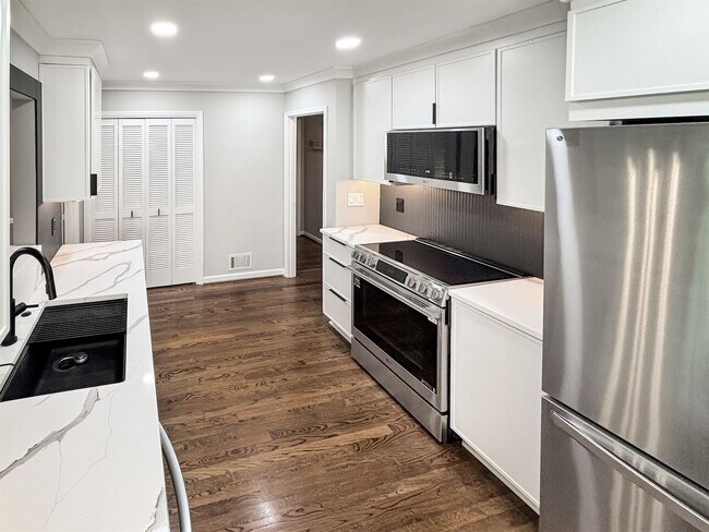 Building Photo - Beautifully Updated 4-Bedroom Home in Top-Rated Walton High District