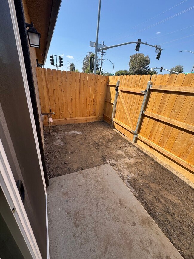 Building Photo - 4267