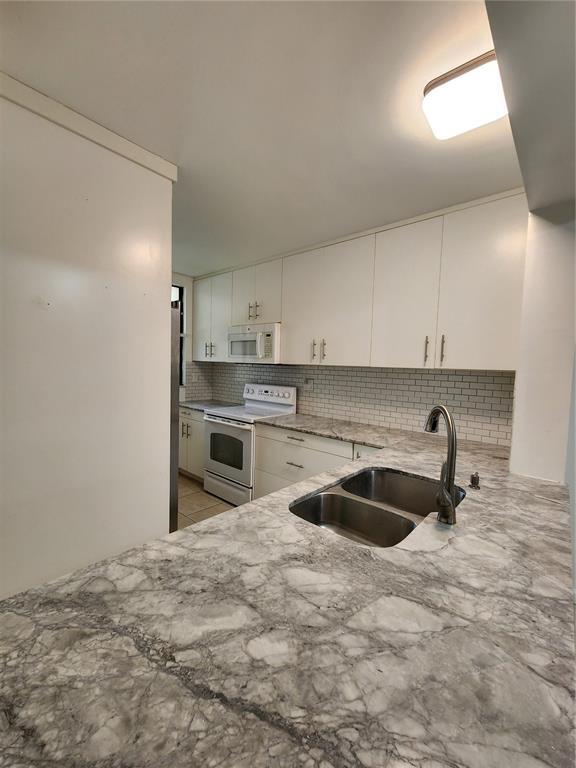 Building Photo - 8441 Forest Hills Dr