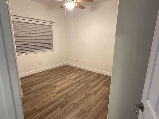 Building Photo - 5701 W Country Ave