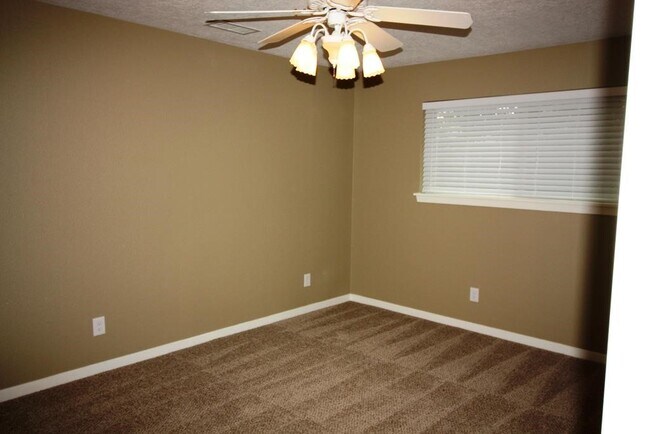 Building Photo - 1766 Maux Dr