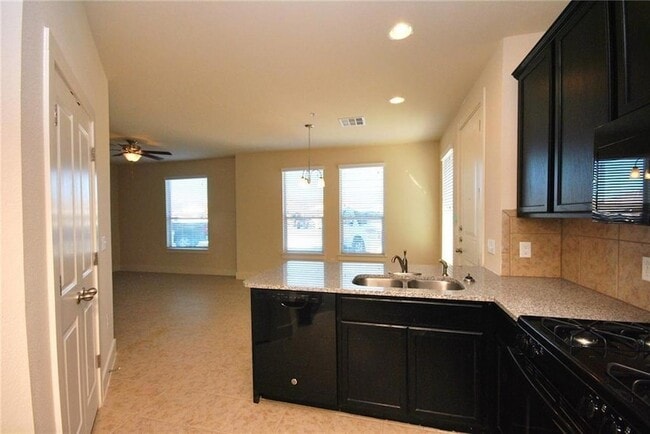 Building Photo - 2222 Creekside Ln