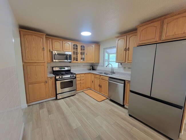 Building Photo - Newly remodeled 5 bedroom 2 bath home in L...