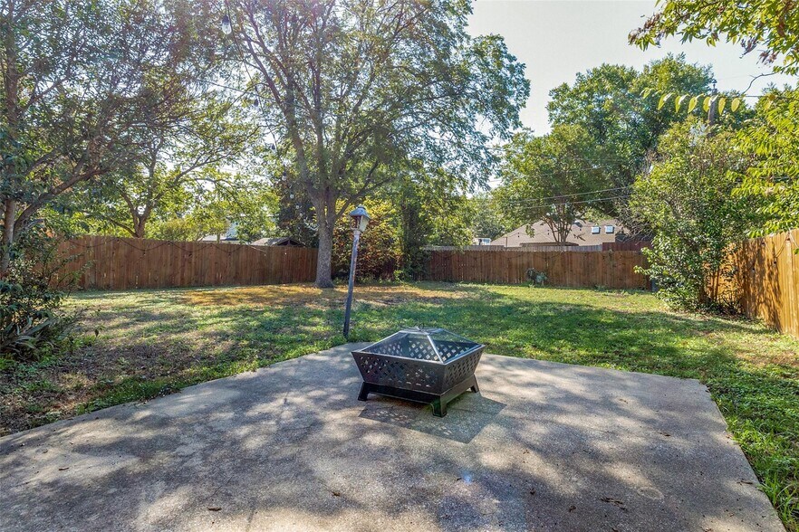 Building Photo - 3732 Seguin Dr