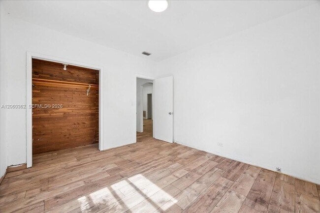Building Photo - 2750 SW 26th St