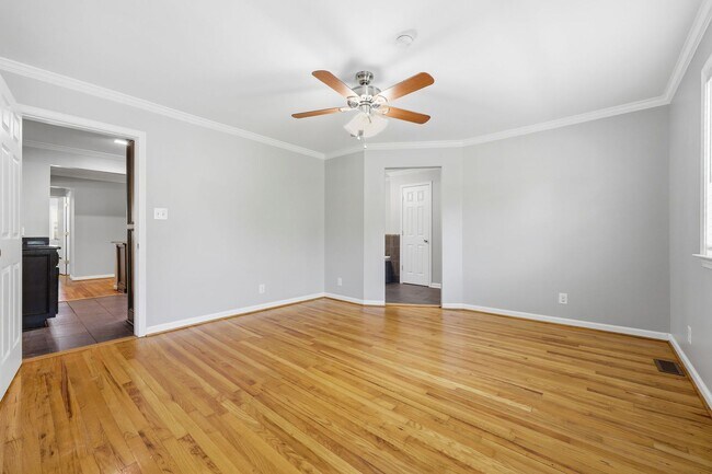 Building Photo - Modern Updates in this Classic 3bedroom/2.5 Bath Home in Erwin