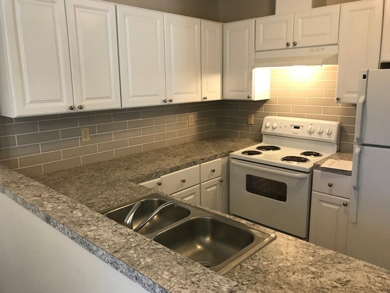 Primary Photo - Borst Park Apartments