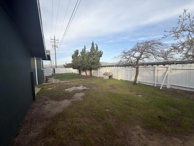 Building Photo - 2340 Alisal Rd