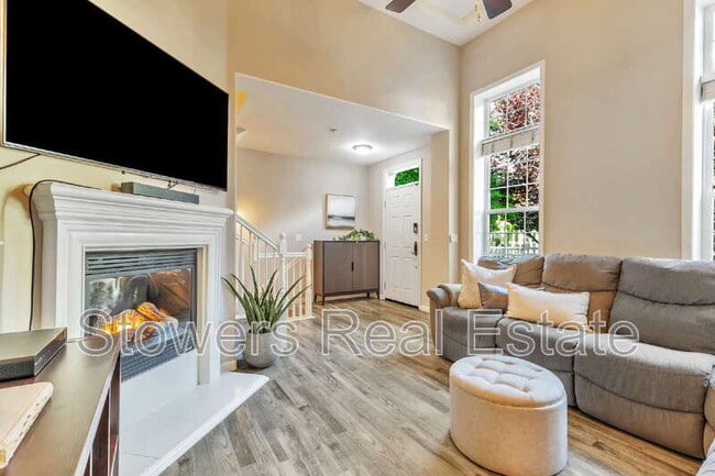 Building Photo - 3744 Whitworth Dr