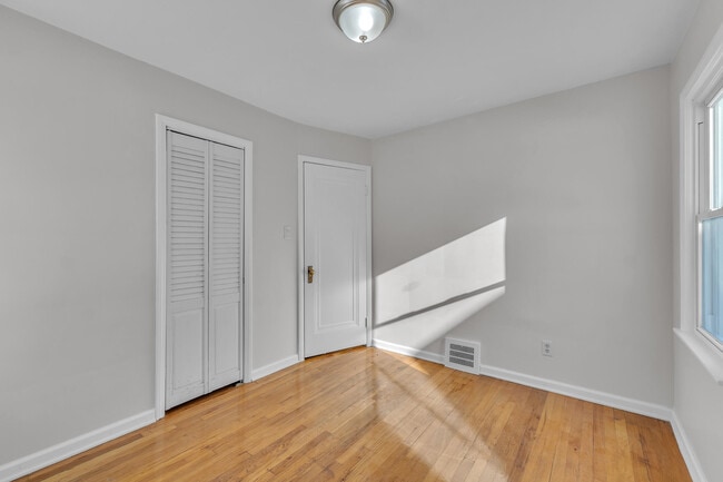 Building Photo - 11319 Tecumseh Ave