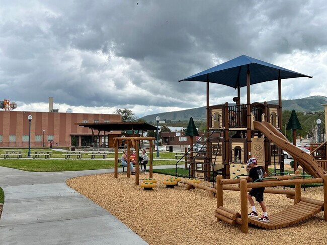 Interior Photo - 207 S Hayes