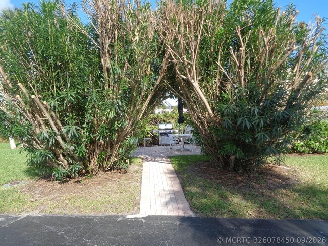 Building Photo - 5527 NE Gulfstream Way