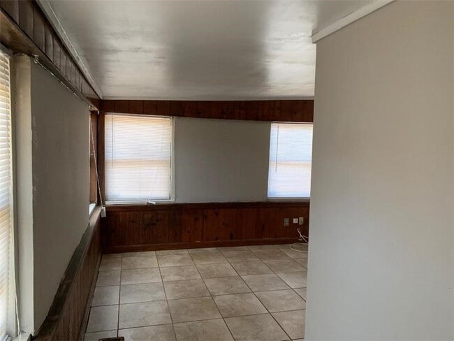 Building Photo - 114 Sutherland Dr