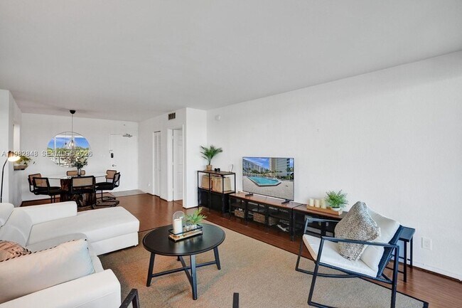Building Photo - 5600 Collins Ave