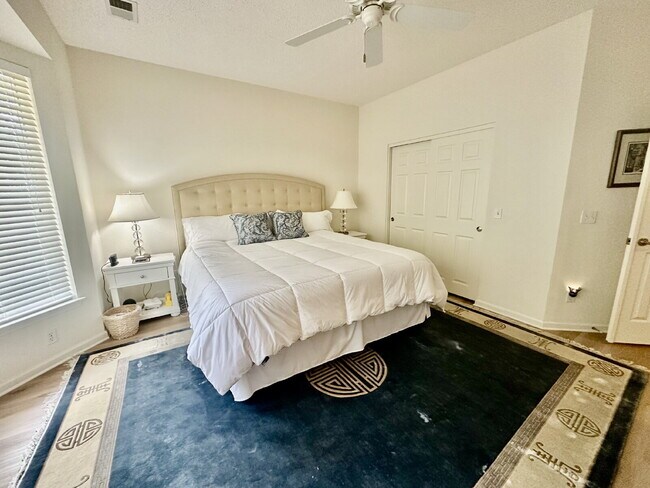 Building Photo - Fully Furnished Two Bedroom Home in Sun City!