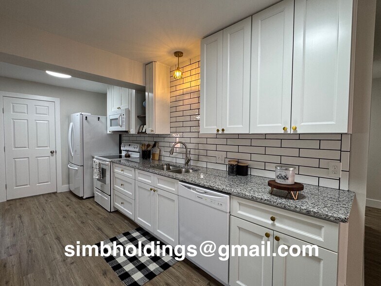 Building Photo - 206 La Salle Dr