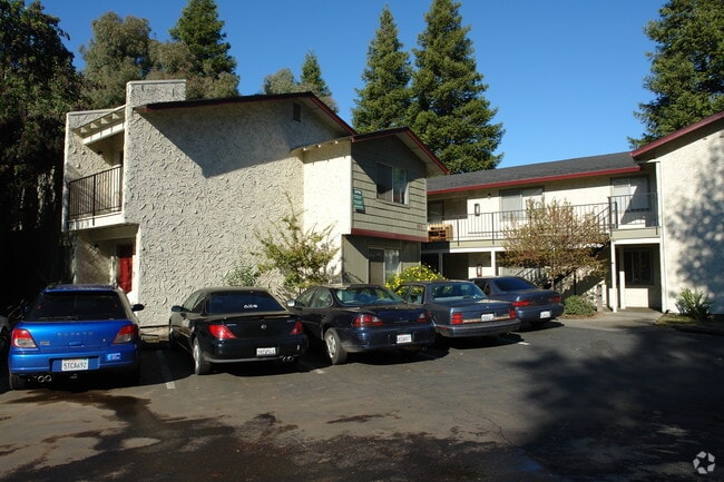 Primary Photo - 920 W Sacramento Ave