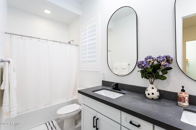 Building Photo - 8543 W Palo Verde Dr