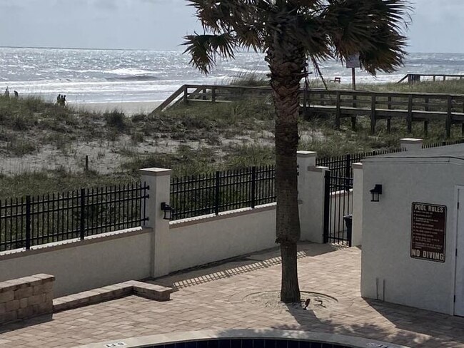 Building Photo - 275 1st St S