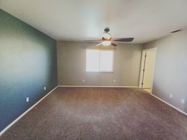 Building Photo - Spacious 3 bedroom, 2 bath with bonus room in Indian Cove