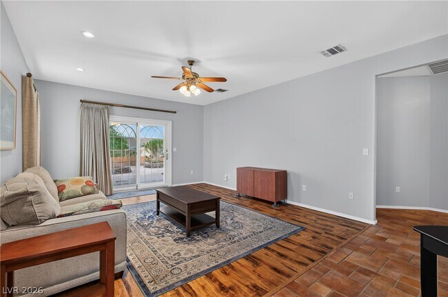 Building Photo - 2118 Desert Woods Dr