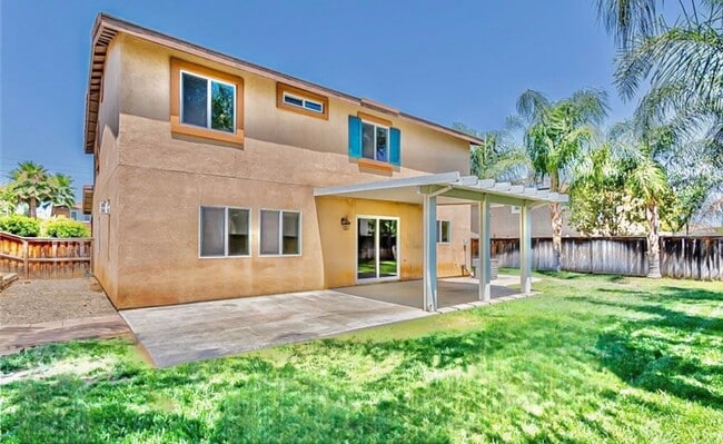 Building Photo - Beautiful 3 Bedroom Mapleton Home on a Res...