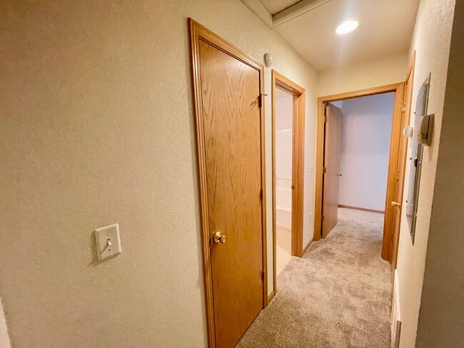Building Photo - 2 Bed, 2 Bath Condo Near CSU!