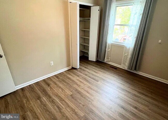 Building Photo - 10108 Sabin Dr