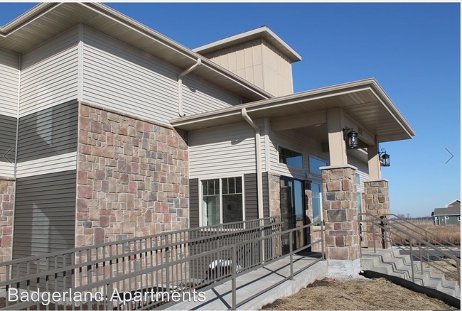 Building Photo - 702 Vineyard Dr