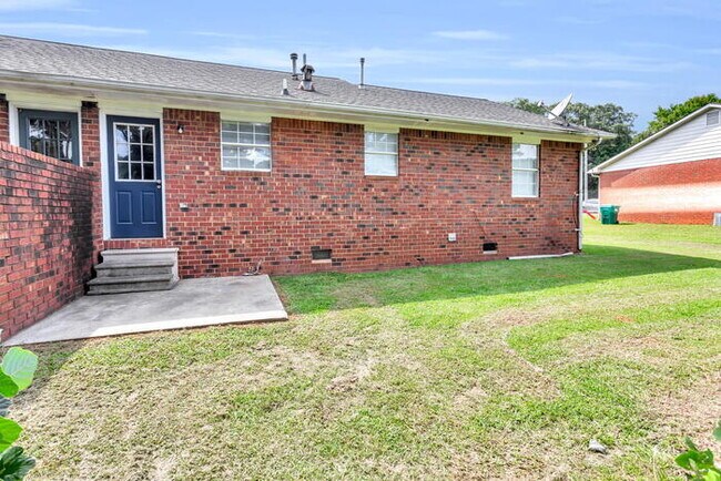 Building Photo - Upgraded Duplex with Huge Yard