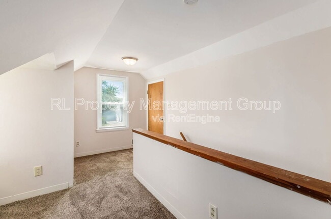 Building Photo - 3233 Hiawatha St