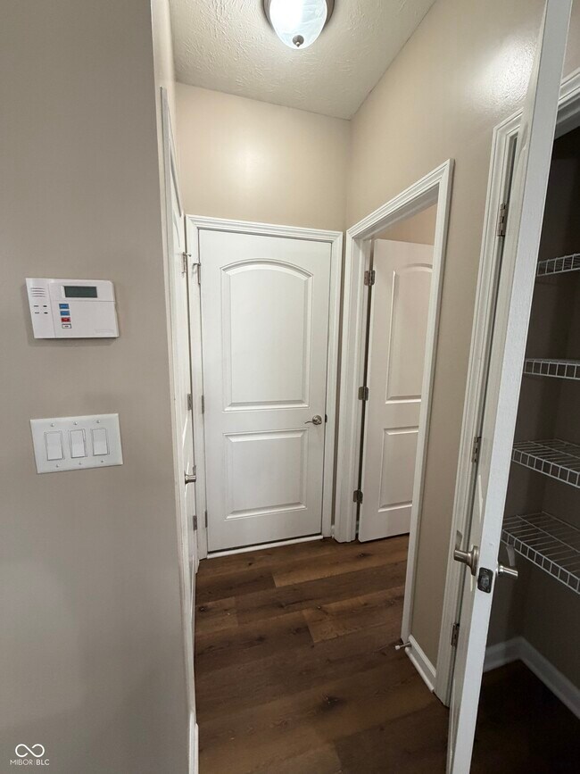 Building Photo - 9660 Angelica Dr