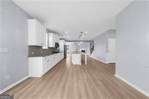 Building Photo - 5435 Mirror Lake Dr