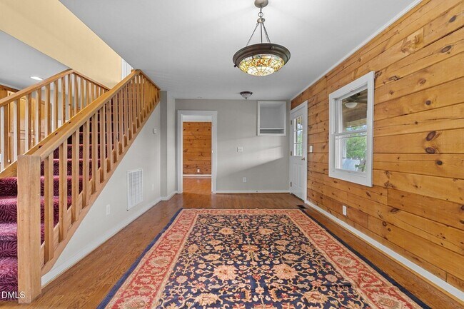 Building Photo - 65 Birdhouse Ln