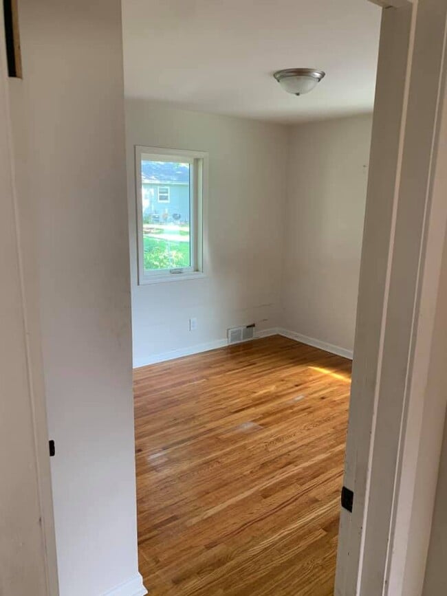 Building Photo - 1217 Highland Ave