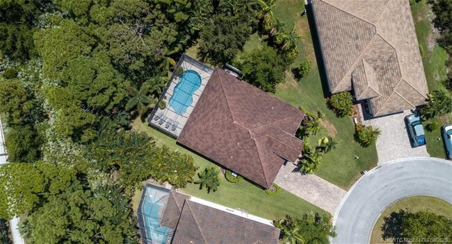 Building Photo - 521 NE Abaca Way
